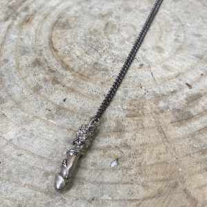 Sautoir phalus entouré d’un dragon en argent – Joze Paris