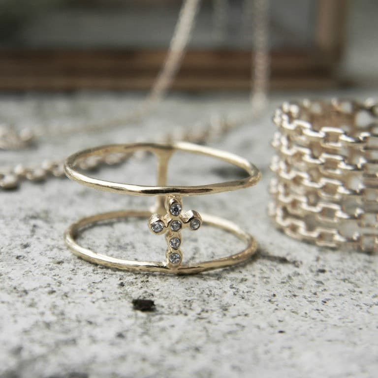 BAGUE DORÉE CROIX – Image 3