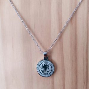 Collier Saint Benoit acier inoxydable couleur argent
