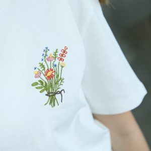 T-shirt brodé – Bouquet de fleurs