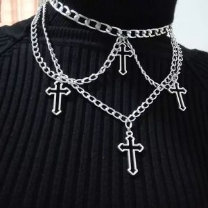Collier crucifix – Gothique