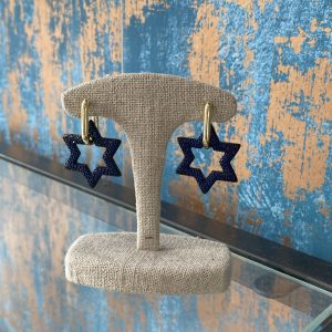 Earrings Joze David star paved by blue stones in yellow gold plated – Boucles d’oreilles Joze étoile de David pavées de pierres bleues en plaqué or jaune