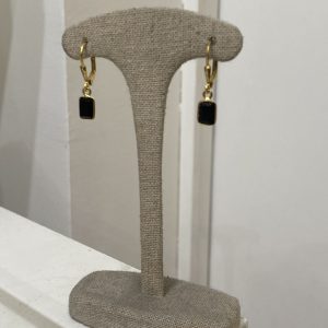 Earrings Creoles Pendant Joze set by black spinal in yellow gold plated – Boucles d’oreilles créoles pendantes Joze serties de spinelle noire en plaque or jaune 