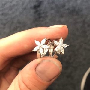 Earrings Joze creole Star set by zircon in silver – Boucles d’oreilles Joze Créoles Etoile serties de zircons en argent