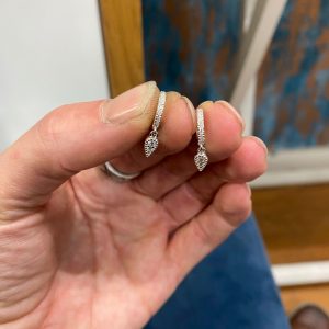 Earrings Creole Joze with Tears set by zircon in silver – Boucles d’oreilles Créoles Joze Goutte serties de zircons en argent