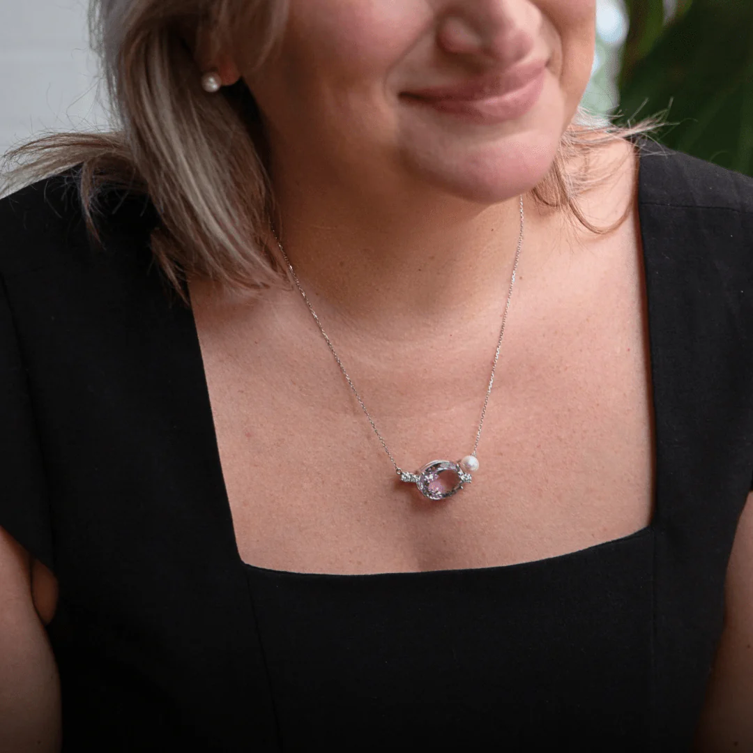 Collier Orchidée en or 14K, perle, diamants et améthyste – Image 7