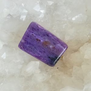 Charoïte, pierre roulée