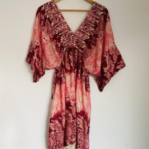 Robe bohème en soie – Framboise