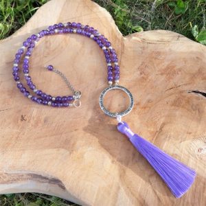 Collier améthyste et pompon Spirit LOVE Sérénité – Fait main France – Carpe diem Bretagne