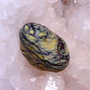 Serpentine, pierre roulée