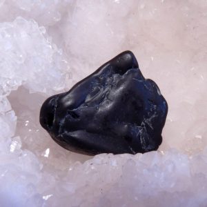 Spinelle noir, pierre roulée